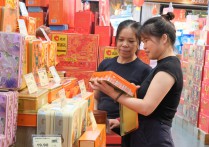 贺州市“双节”消费一线观察：购物车“装满”喜悦新车钥匙“启动”假期